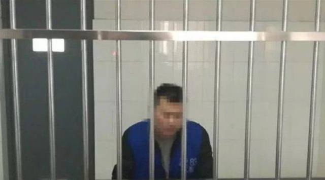 夫妻吃麻辣烫被警察查出毒驾,吃上瘾的美食让