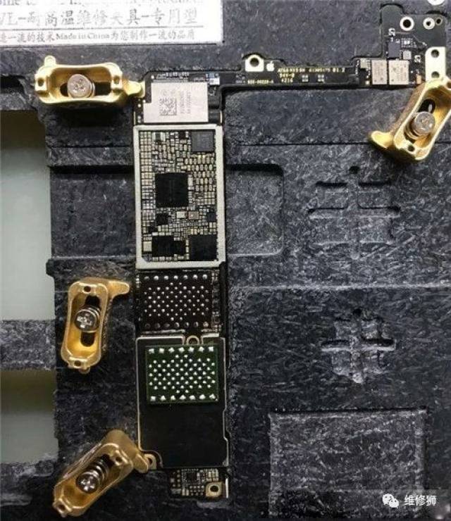 正常的话,玫瑰金的7p刷机会是白底黑苹果logo,我确定我写硬盘的时候