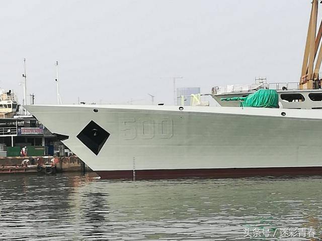 咸宁"舰尚未正式涂刷弦号.