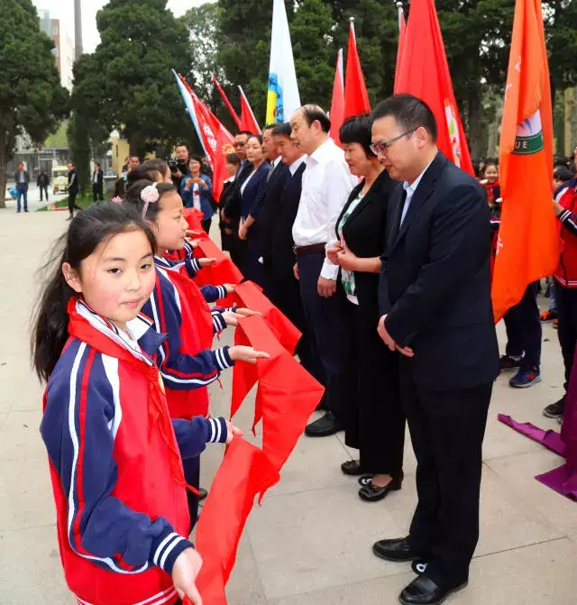 郑州中牟县举行2018年"清明祭英烈"主题活动启动仪式_手机搜狐网