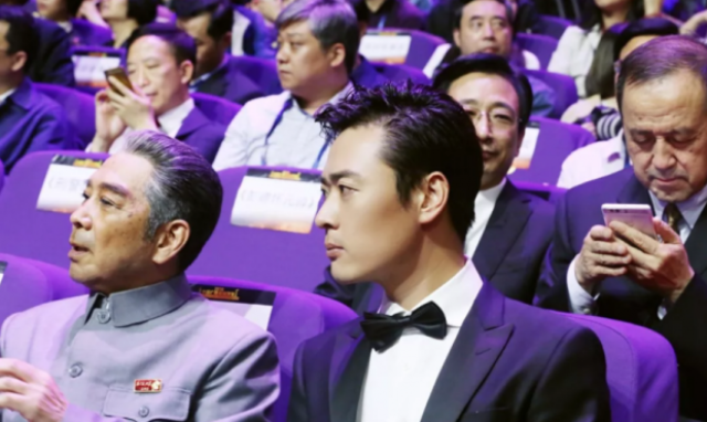 艺起来恭喜张桐老师荣获飞天奖最佳男演员奖