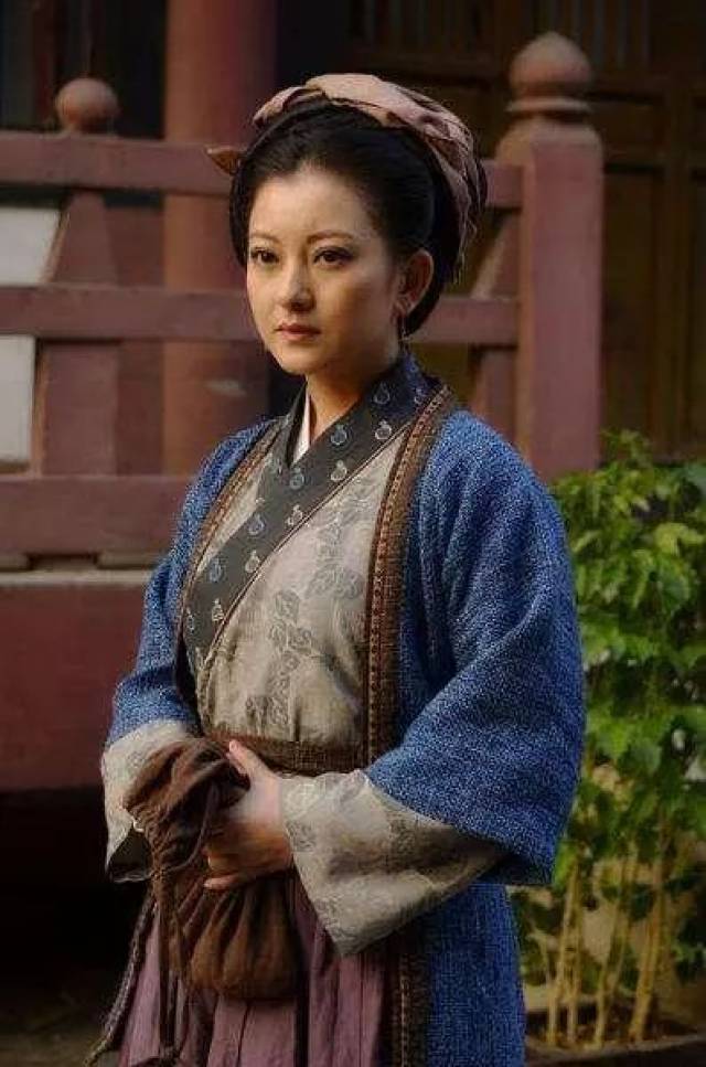 热巴因村妇造型打破不适合古装的魔咒,女星古装村姑造型都啥样?