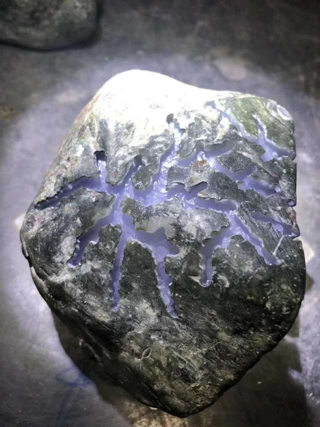 翡翠原石网紫罗兰图片