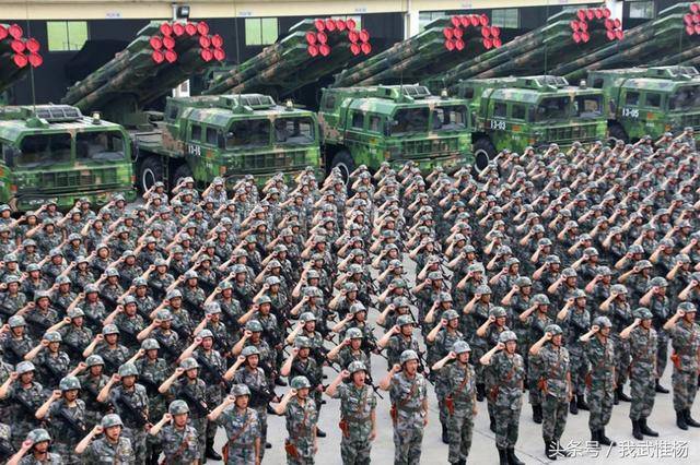 中国第1集团军远程火箭炮部队亮相