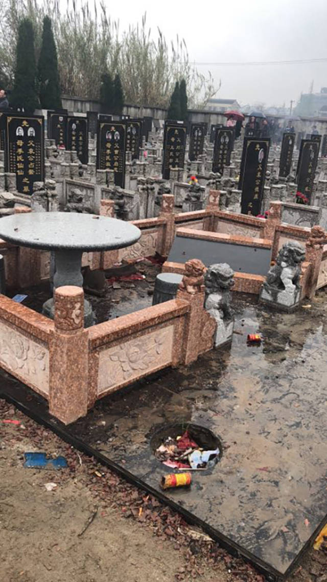 疑因墓地"超规格",江苏南通女子将母亲下葬后墓地两次被毁
