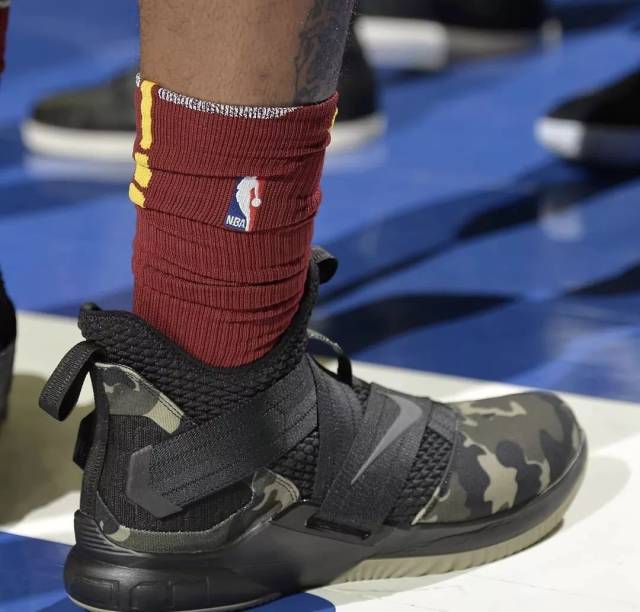 lebron soldier xii on feet