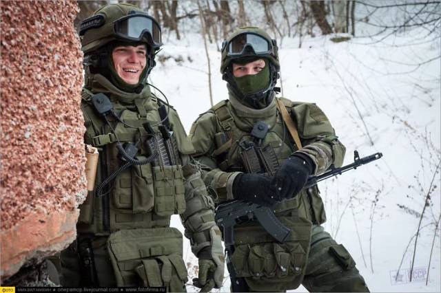 俄军战斗工兵如何砸开敌方防线?全身重甲火力超强