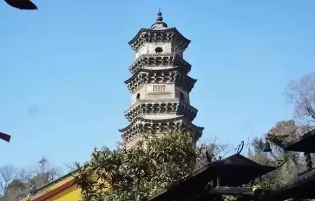 芜湖赭山公园顶上的塔图片