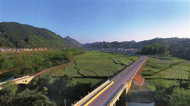 花开京舟坝 "硕果"春满园——平塘县平舟镇发展"农旅结合"工作掠影