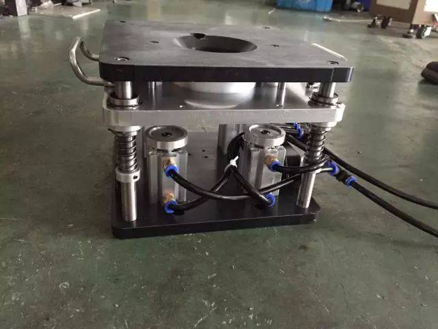 气动上推工装