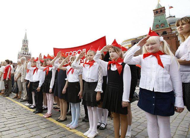俄罗斯校服,漂亮的小蕾丝,也算是少女心十足了