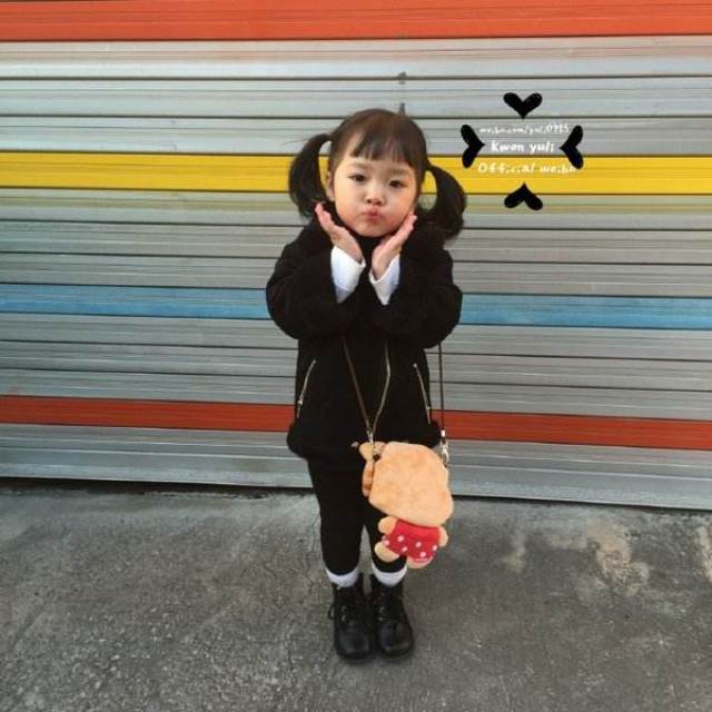 双手托脸