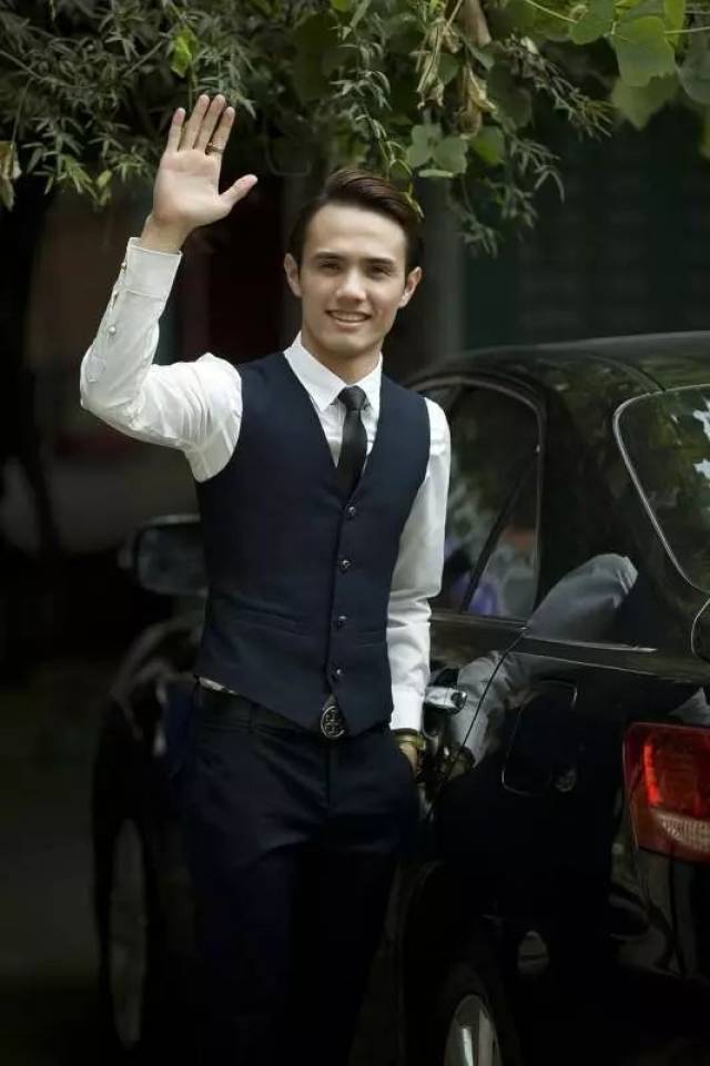 《我爱海南歌》 他被称为: "华语乐坛的摩登公爵" (ok先生) 音乐历程