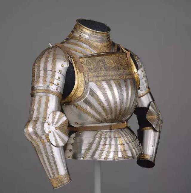 中世纪贵族盔甲图片
