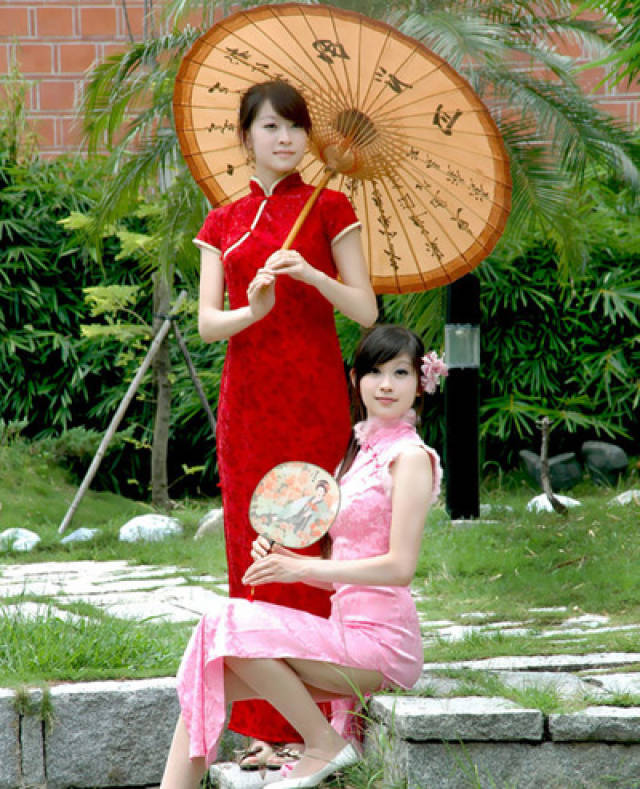 江南水乡旗袍美女,你最喜欢第几个?