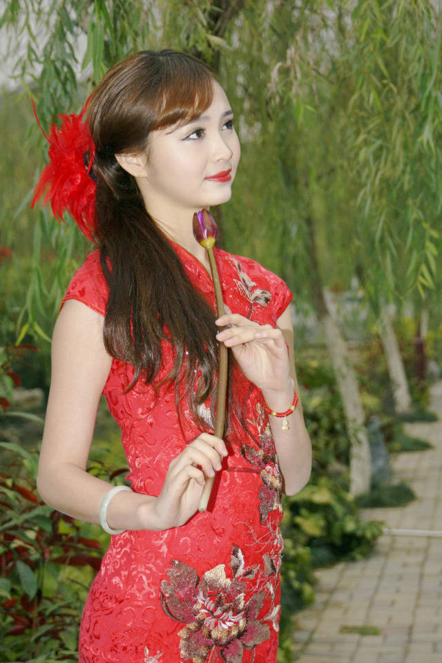 江南水乡旗袍美女,你最喜欢哪一个?