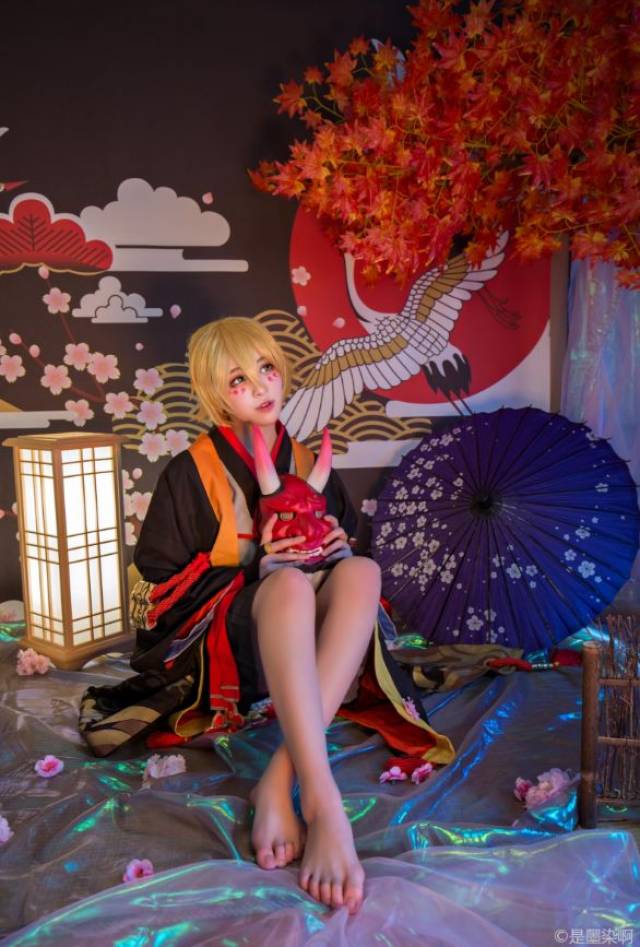 游戏cos丨阴阳师sr式神般若女版 见过纤细大长腿的般若吗?