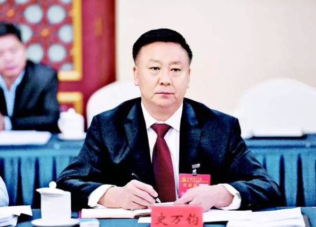 4月8日,市政府与内蒙古兴泰置业集团有限公司举行环乌