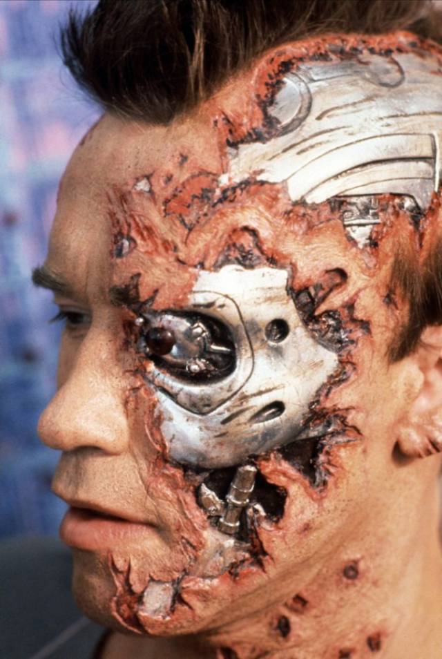 一部不可错过的科幻电影《终结者2:审判日》,施瓦辛格真够冷酷