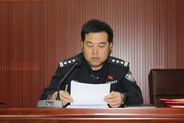 周勇主持会议