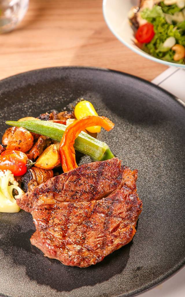 开业不到1个月,这家餐厅就被评为牛排界的爱马仕!他们用的牛肉竟然是