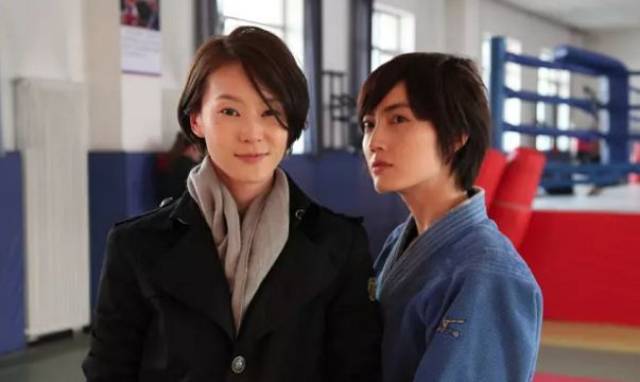 开始走电视,网络等多种形态的戏剧制作之路 周美玲启动了"六城彩虹"