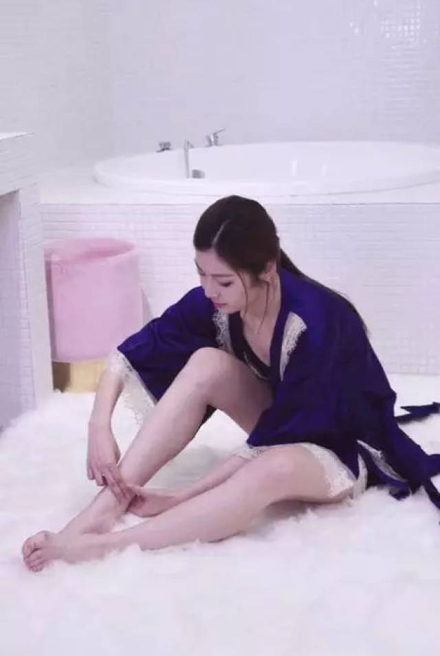 2.臀桥:晚上几组臀桥,一个月后让你变翘臀