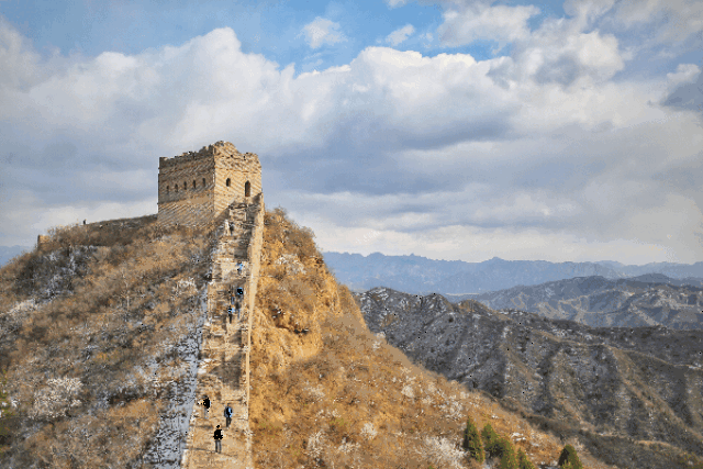 观赏杏花好去处,金山锦绣长城万里