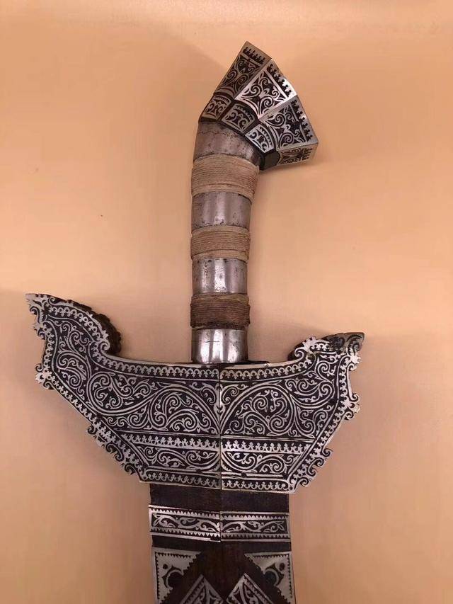 与乌兹大马士革和日本刀并列世界三大名刃之克力士刀具欣赏