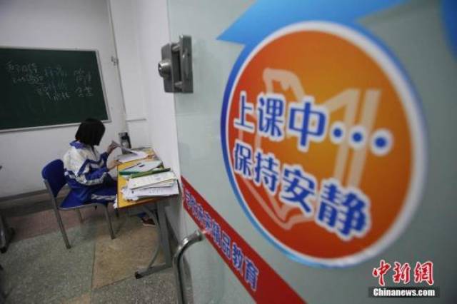 校外培训调查:家长给孩子报补习班 他们在焦虑啥?