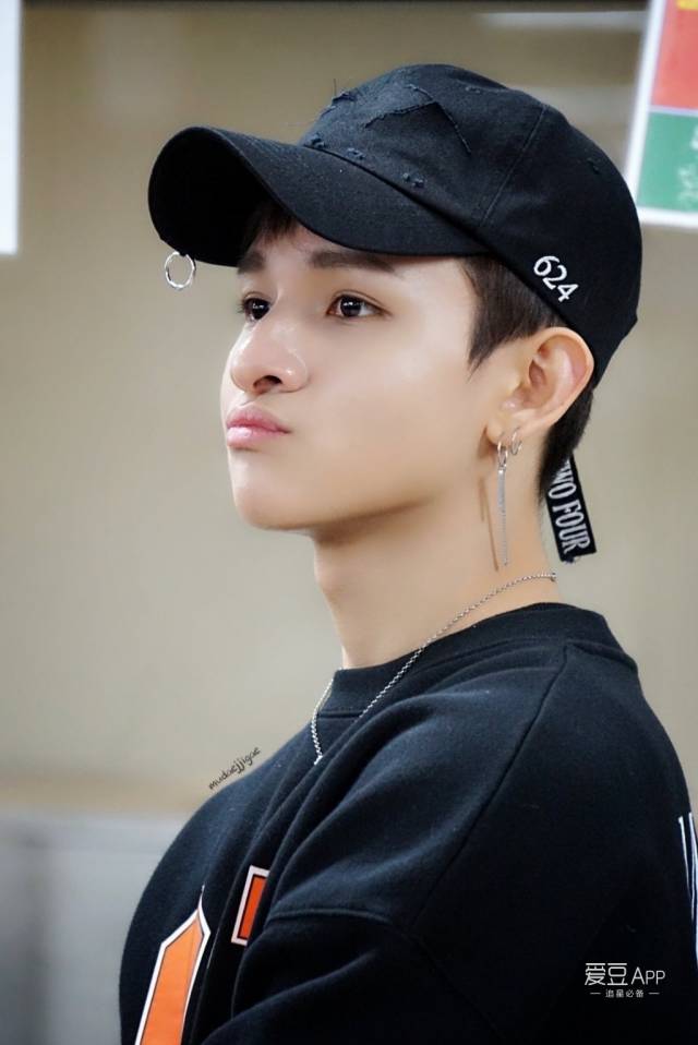 金samuel金浦机场飞日本 今日也是独特的帅气!