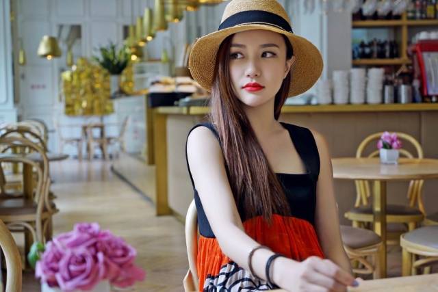 她是张国立的干女儿,演坏女人一夜爆红,如今嫁入豪门身家显赫!