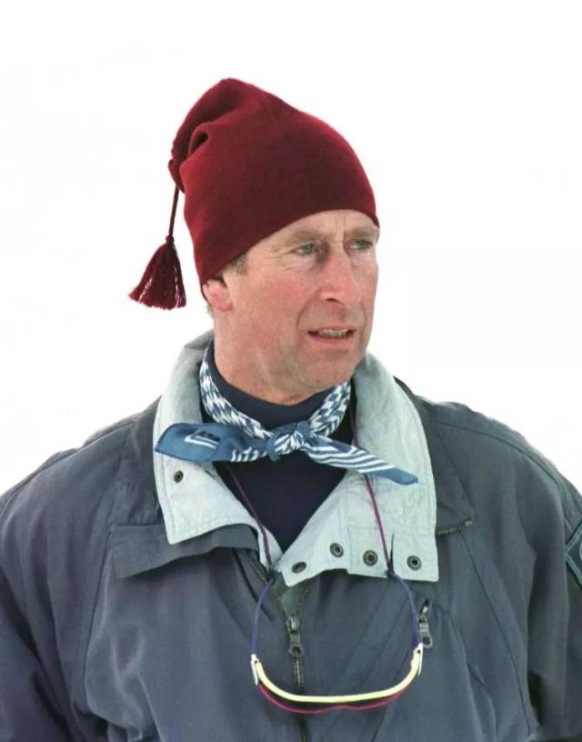 查尔斯王子那些年带过的帽子,红红绿绿恍恍惚惚.