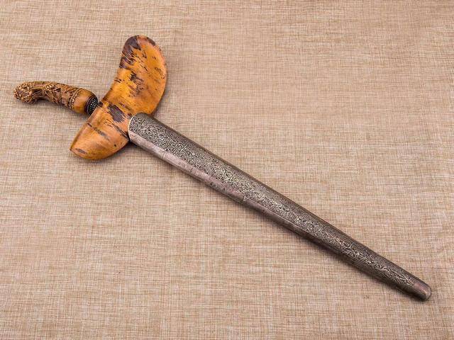 与乌兹大马士革和日本刀并列世界三大名刃之克力士刀具欣赏