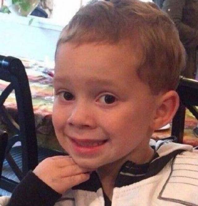 招牌式假笑假笑之王尴尬又不失礼貌的微笑代言人斗图尬场专属用表情包