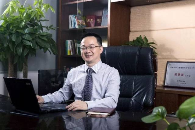 主讲嘉宾:深圳市平冈中学 刘静波校长 深圳龙岗区优秀专家,深圳市学科