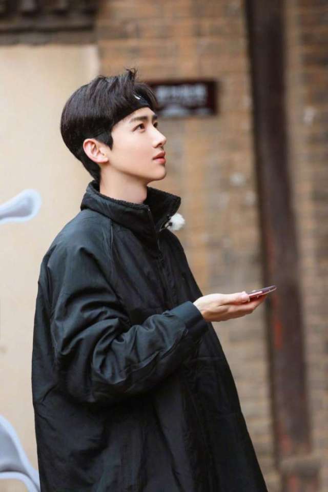同是90后白敬亭王俊凯吴磊邢昭林的侧面照都不如他帅