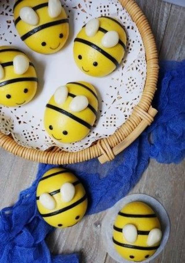 把馒头做出小蜜蜂的样子,孩子吃一次就忘不了,关键做法超简单!