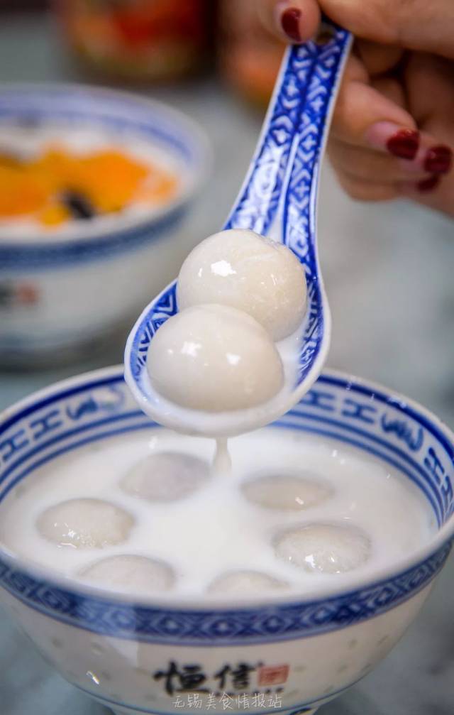 8元/份 牛奶芝麻汤圆  一碗汤圆,带你追忆多彩扰攘的时光— —一只只