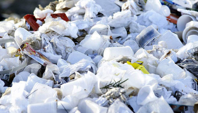 美国不择手段竟把27吨洋垃圾伪装成铁矿石想偷运到中国