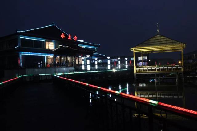 逛一逛被誉为"江南水上美食长廊"的长荡湖水街.