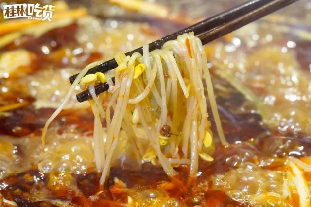 捞一捞,锅底还有爽脆的豆芽