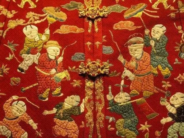 文物介绍——明孝靖皇后的罗地洒线绣百子衣