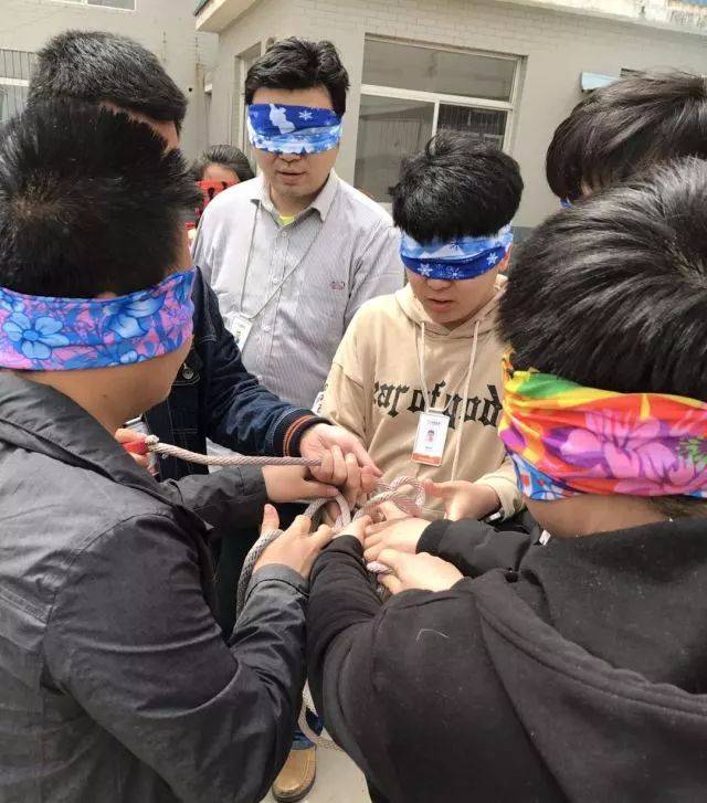 全体蒙眼玩游戏!