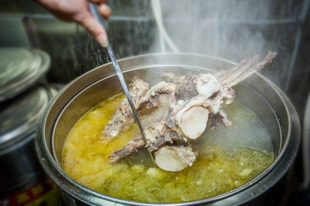 极致鲜美,喝了不上火的牛骨汤