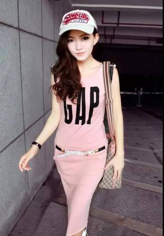 每个出街的女生都会将自己打扮的越美越好,你用什么来打扮自己呢?