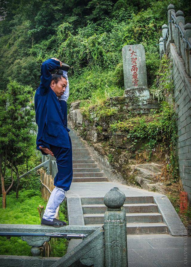 探秘天下第一仙山湖北武当山,现神秘高人亮真功夫