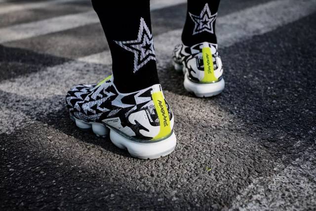 更为百搭!第二款 acronym x vapormax 即将在本月发售
