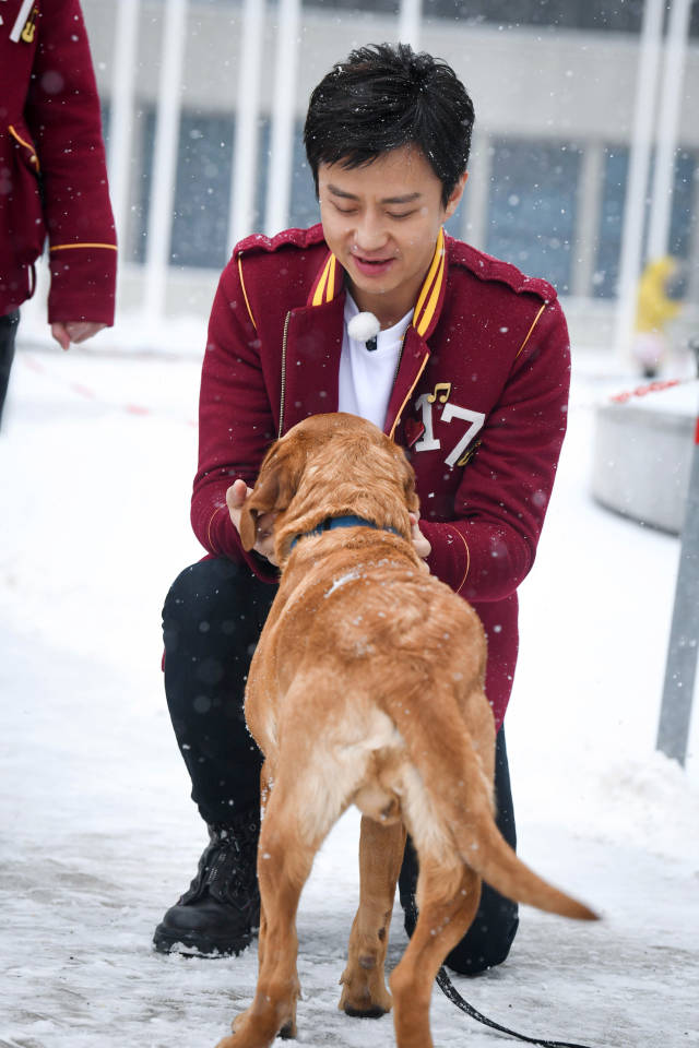 邓超《奔跑吧》突破自我 全英文演讲发博力证"学霸"