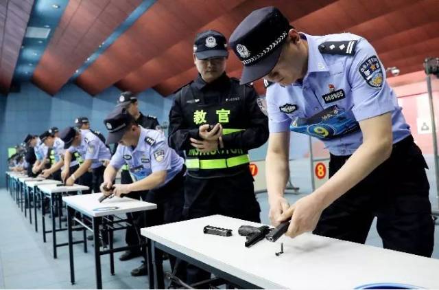 手枪的分解结合比赛